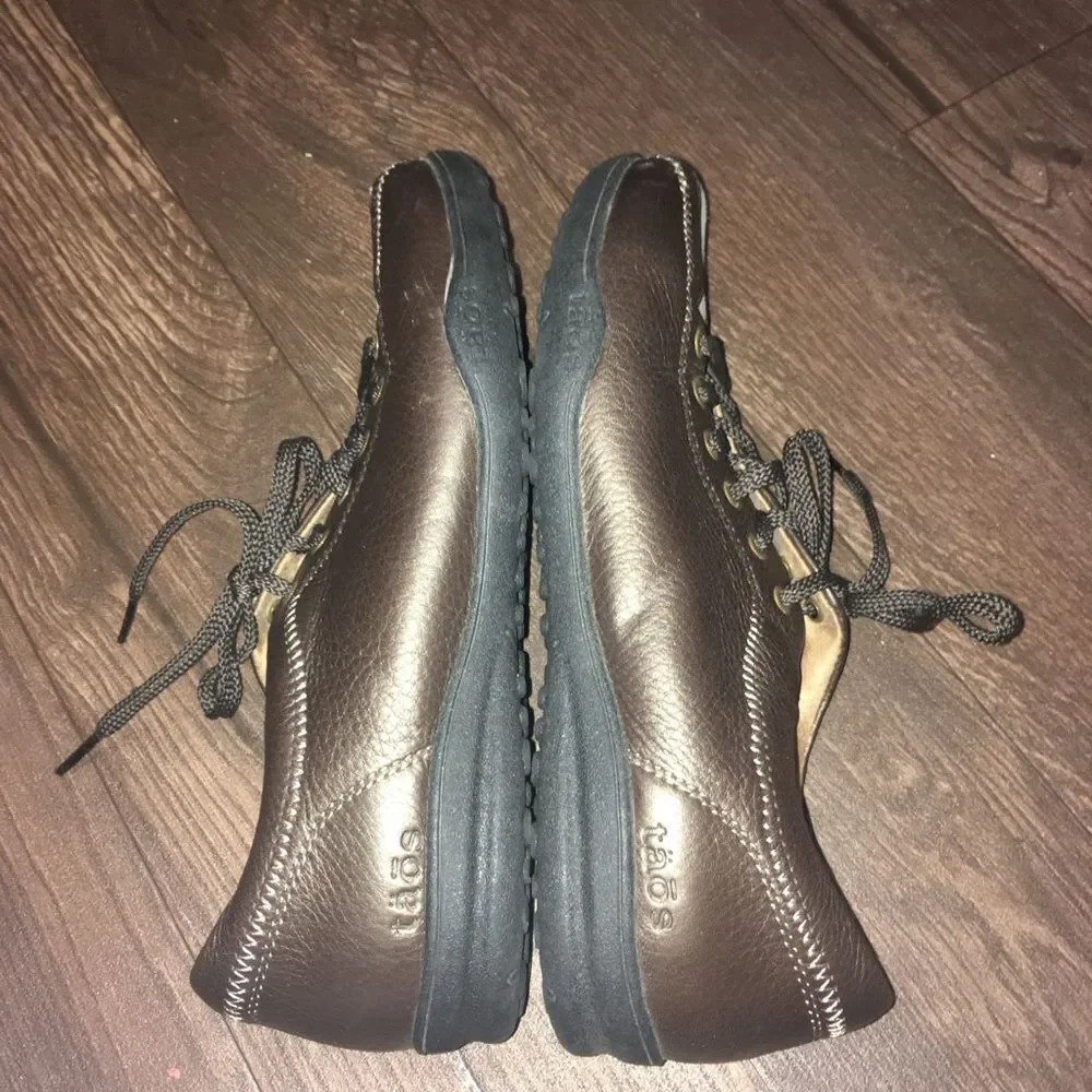 Taos Stealth brown lace up sneakers, size 7.5